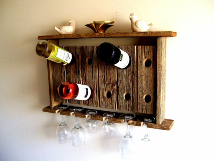 Závesné nápady na dizajn vínového rámu namontujú drevený panel a dieru, ktorú potrebujete