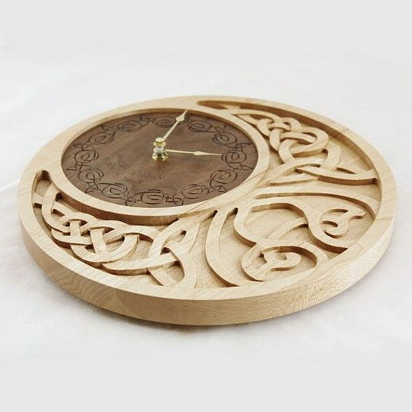 lesena stenska ura-z-okraski oblikovanja