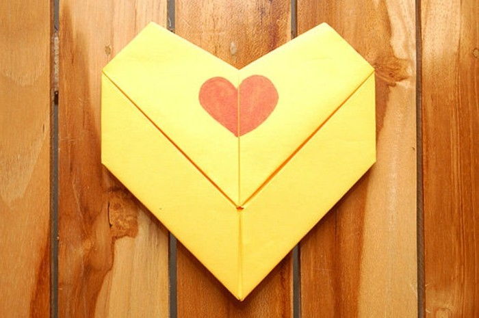 inima-Tinker-origami-design-galben-culoare