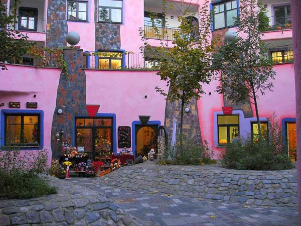 Hundertwasser-art-Hundertwasser house-binnenplaats