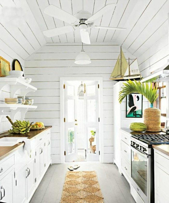 Zanimivo-pokrov dizajn-v-življenje-belo-majhno kuhinjo