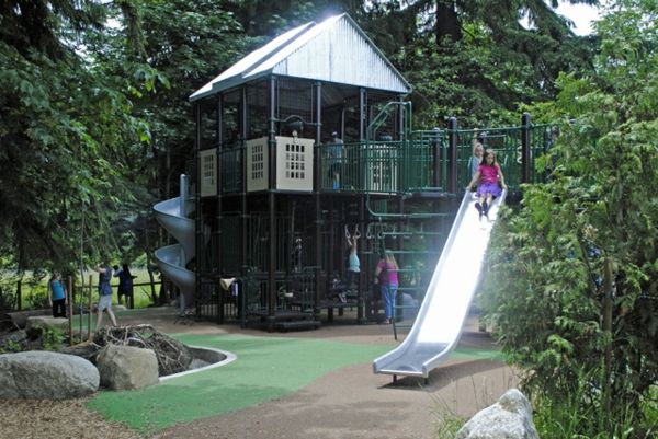interessant spel tower-with-slide-en-swing