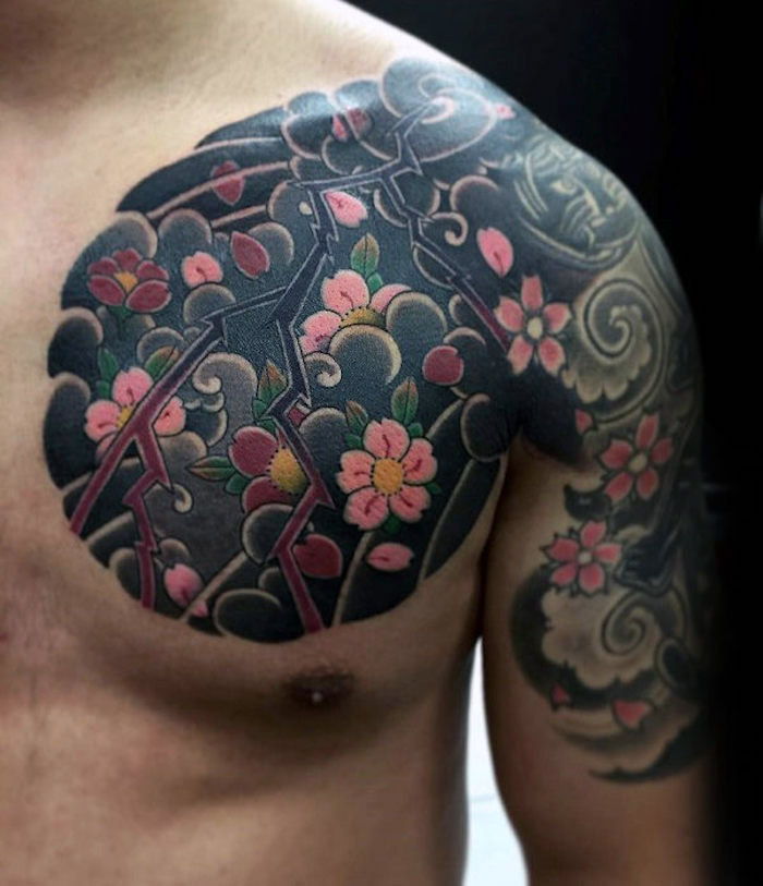 Japanse tatoeages voor mannen, watergolven in combinatie met roze kersenbloesems