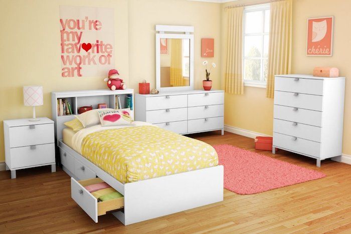 tenåring rom kreativ mote oransje og rød kjærlighet innskrift over seng seng med skuffer for klesvask
