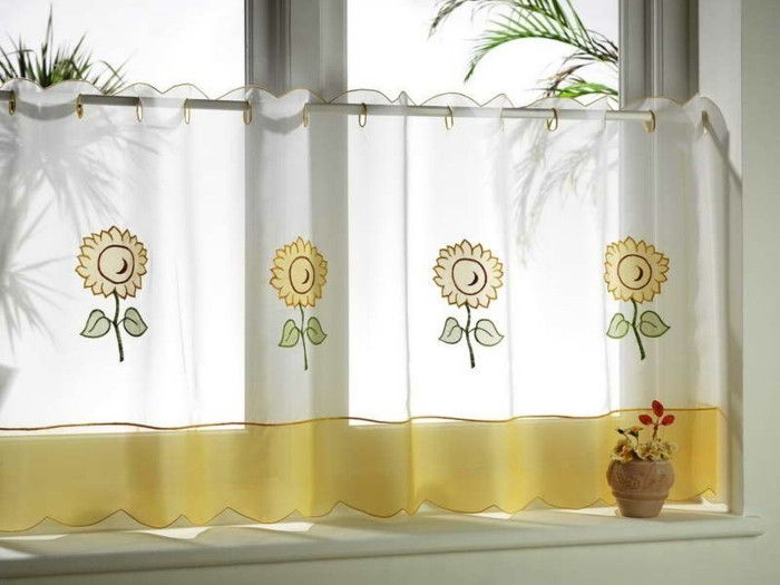 tort cortina-idei-mici-window-floral-model
