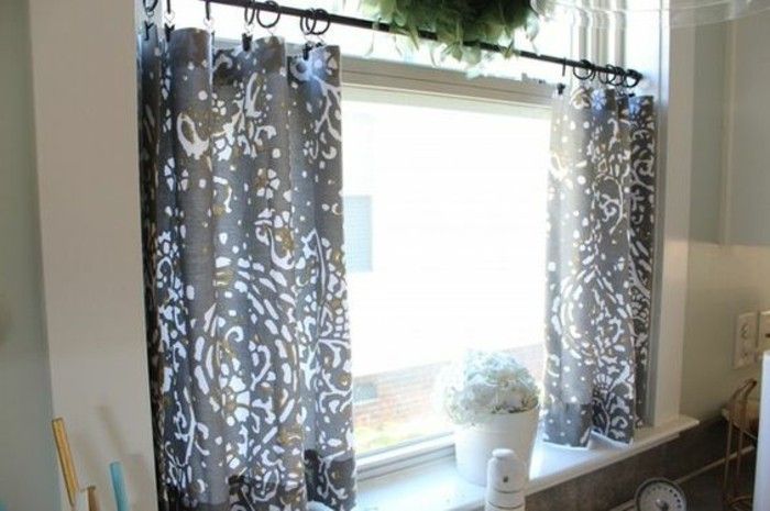 tort cortina-mici-fereastră decorare