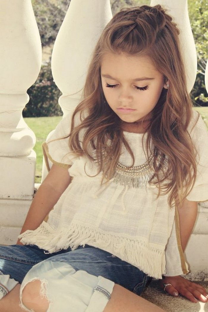 bambini-acconciature-a-little-angels-con-bianco-blusa