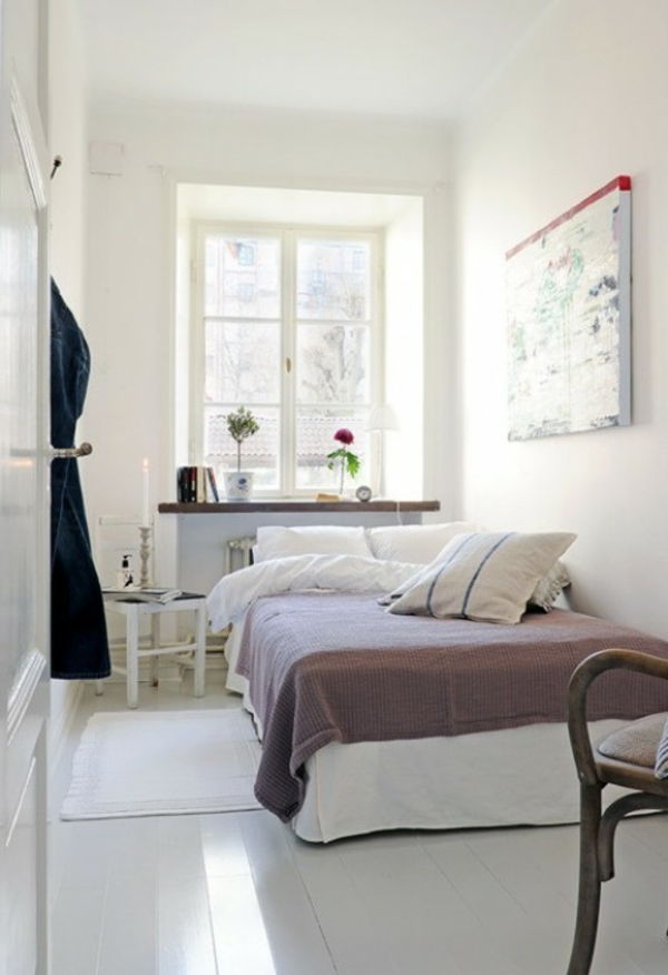 małą przestrzeń ustawiony Bed-in-white-sypialni