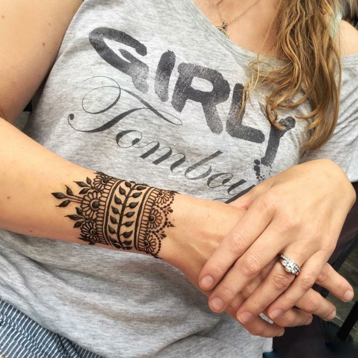 modelos de tatuagem mulheres tatuagem de henna no braço idéia decente para o anel moderno feminino de menina