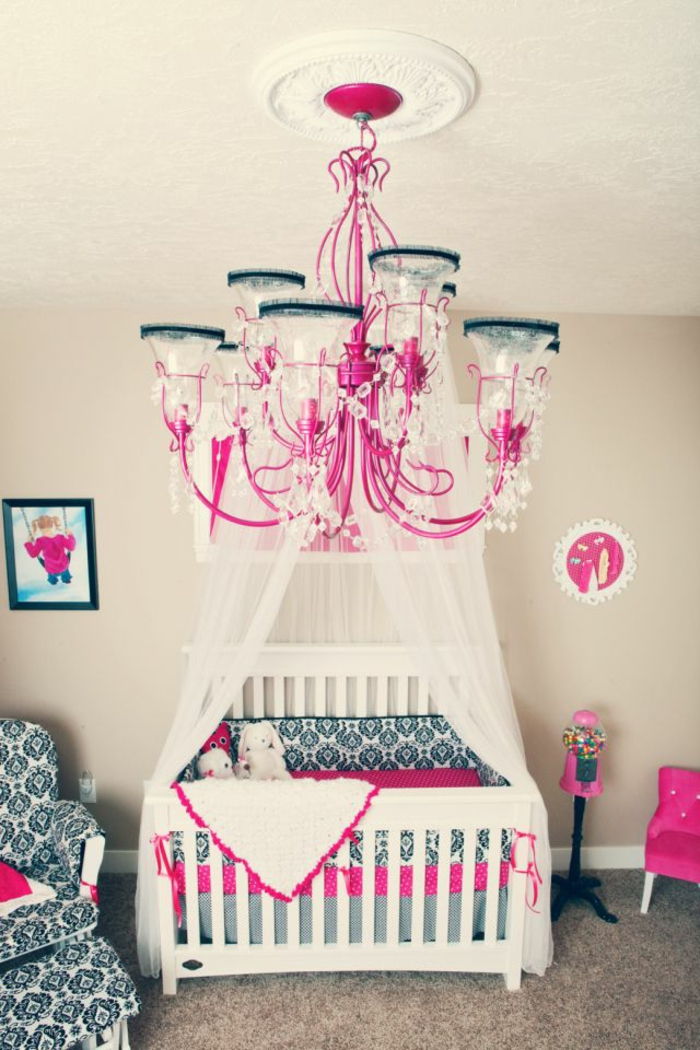lysekrone-in-pink-unike-design-for-babyroom