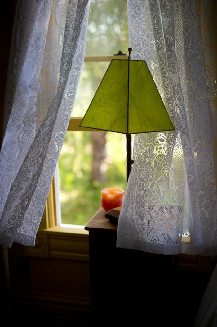 Lampe for vinduskarmen med grønn lampeskjerm