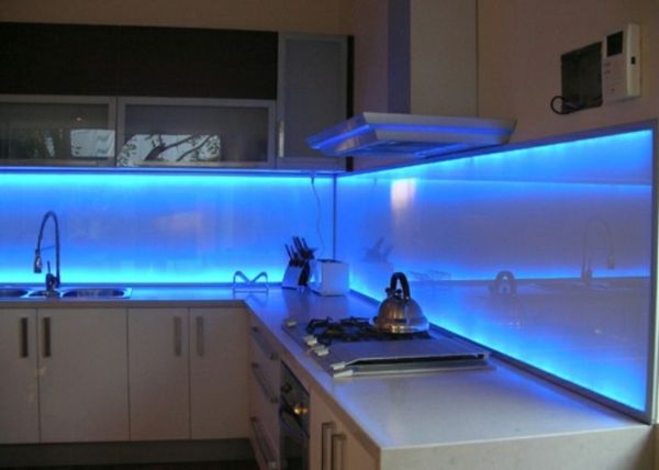 mavi ışıklı mutfak camı