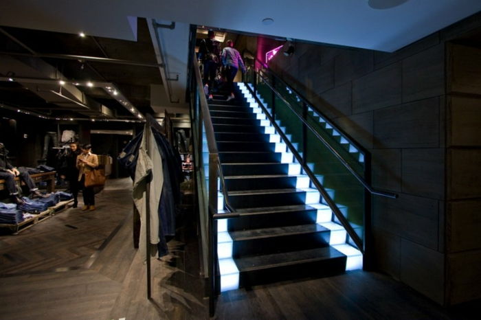 vodil stopnice osvetlitev-črno-oprema-original-ambiente