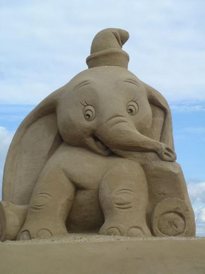 divertente Sabbia Scultura di piccolo elefante