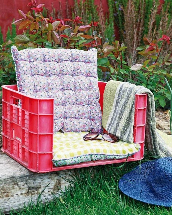 funny-Gartendeko-zelf-making once-model-chair-in-tuin