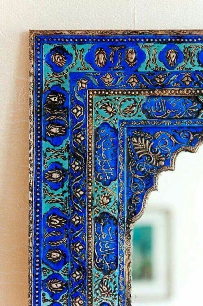 decor oriental realizarea unică a realizării cadrului unei oglinzi albastre și verzi cu inscripție și decorare