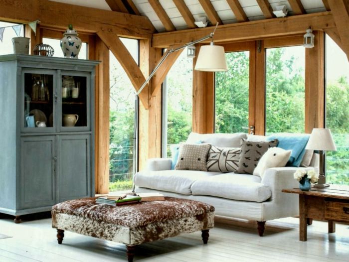 Modern bir köy evi mobilya yumuşak kanepe başucu dolap villa