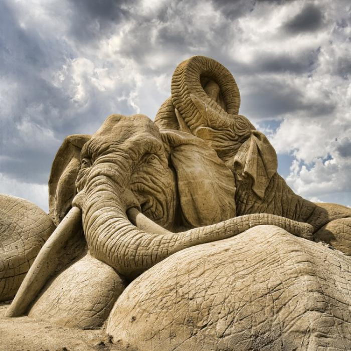 moderna-scultura di sabbia elefante figura