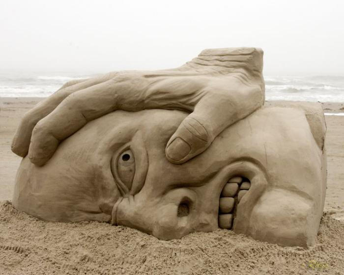 moderna-scultura di sabbia l'arte astratta