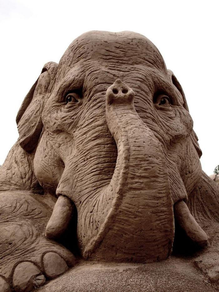 sculture moderne cifra enorme elefante