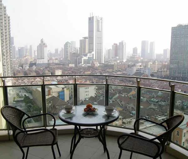 luksuriøs terrasse med vakker utsikt over byen