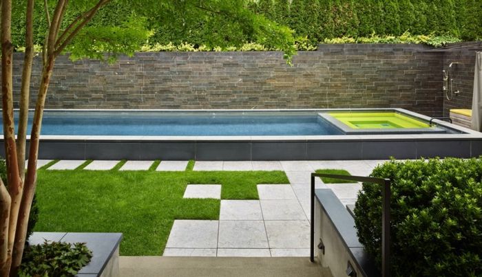 bazén plný vody, všetky v geometrických tvaroch - príklady záhradného designu