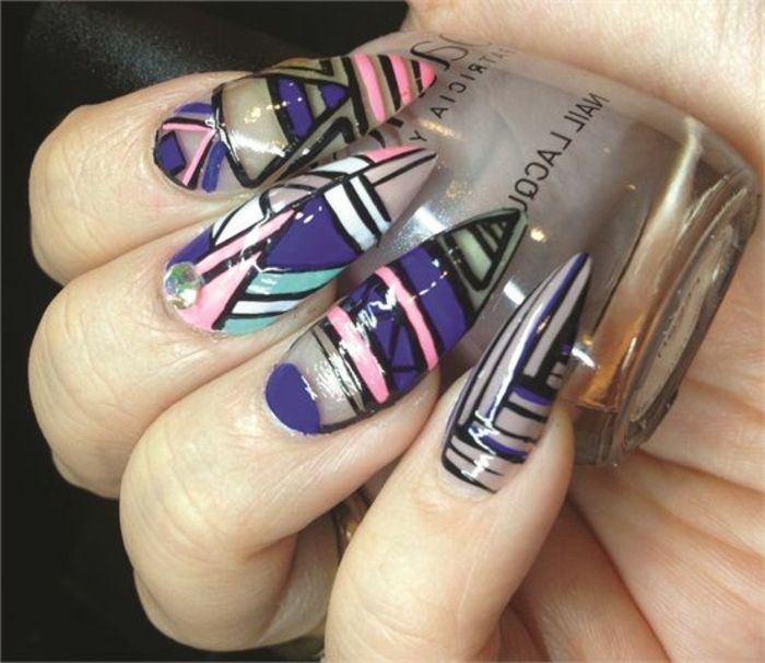 nageldesign idéer för att forma vackra färgstarka naglar själv genom att forma och måla med nagellack