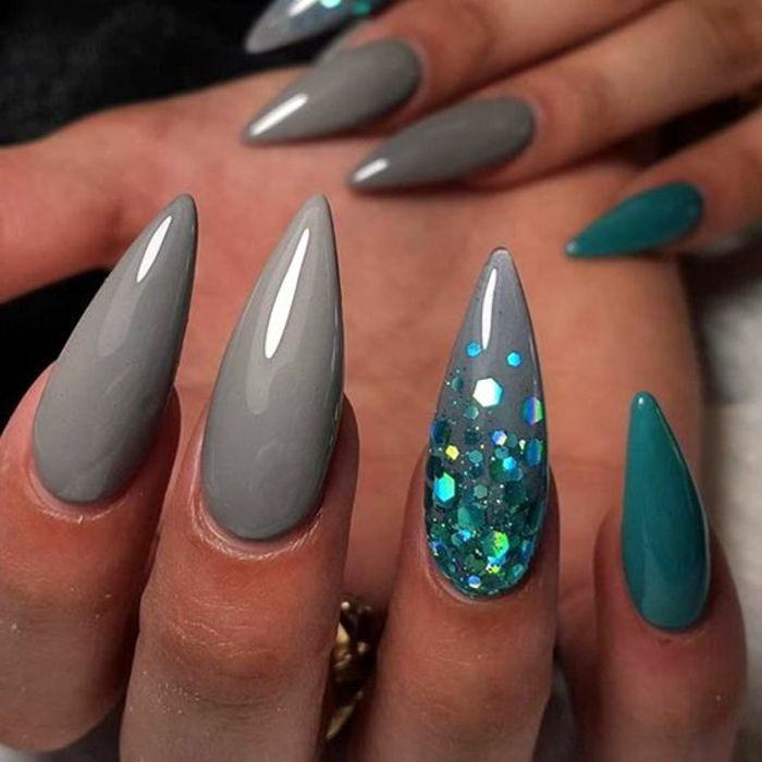 Konstgjorda naglar Spitz idéer för att beundra långa grå spetsiga naglar i grått med turkos glittrande dekoration