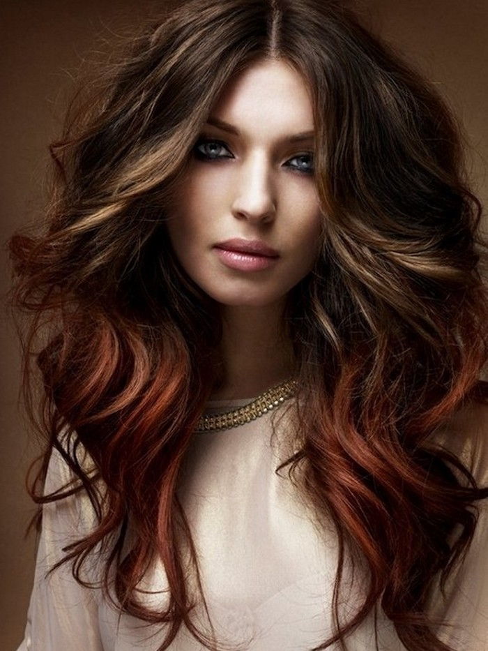 ombre spalvos spalvos dizainas puiki idėja ilgi plaukai rudos raudonos spalvos niansavimas