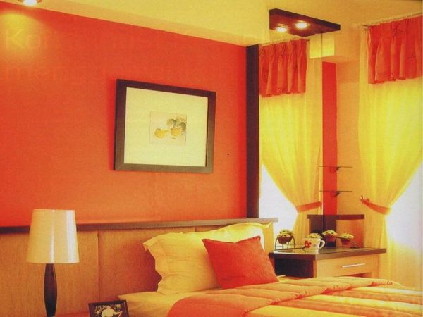 oranje-slaapkamer-modern-design-groot bed