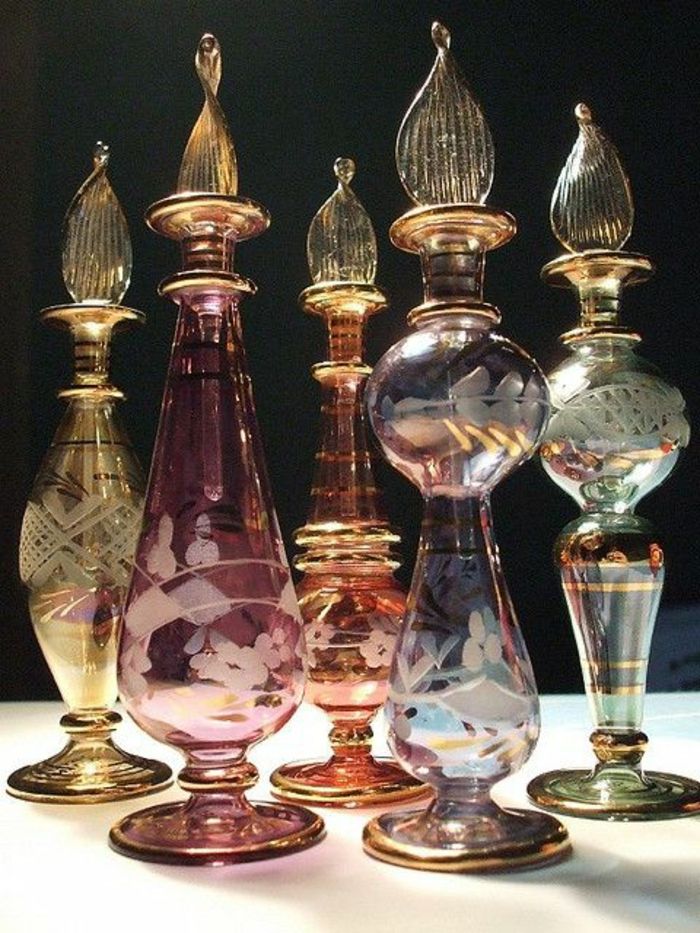 mobilier arab sticle de parfum egiptean cu decor unic de design unic și parfum