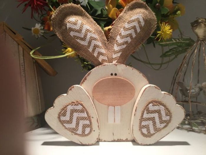 Velikonočni zajček naredi lepe lesene figure iz lesa