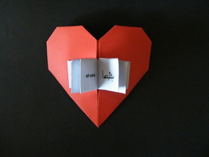 rid de hârtie roșu-inima-frumos-design-negru-fond