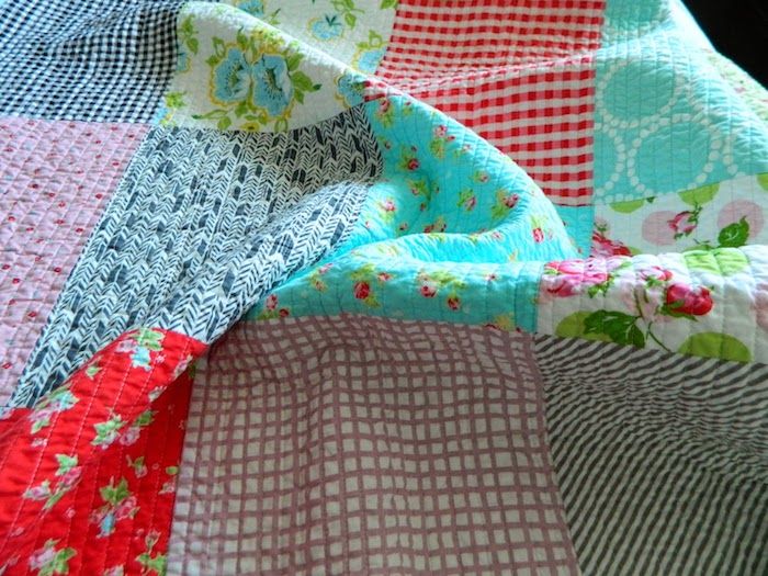 Szycie kołdry - piękny koc wykonany z wielu różnych tkanin, każdy o niepowtarzalnym wzorze