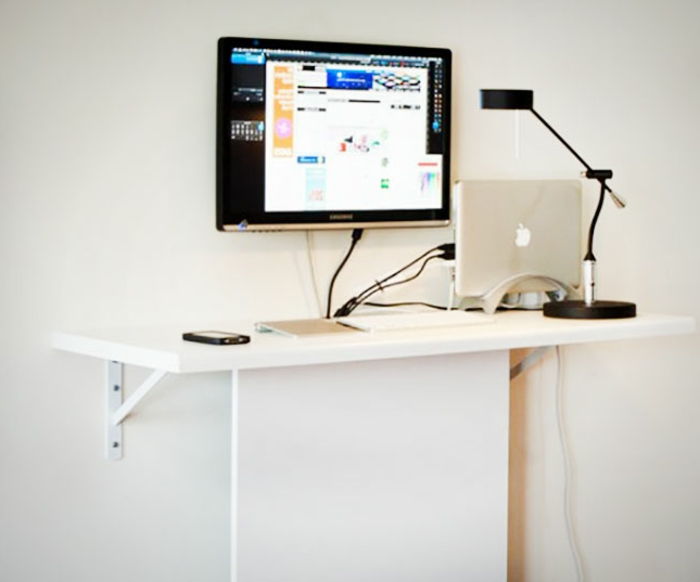 plassbesparende-skrivebord-egen-build-benken-hvitt