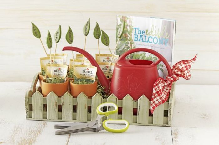 Na balkóne môžete tiež pestovať zeleninu - darčekový košík dohromady pre hobby záhradníkov