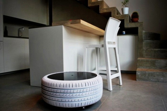 återvinning möbel intressanta-stolar-table