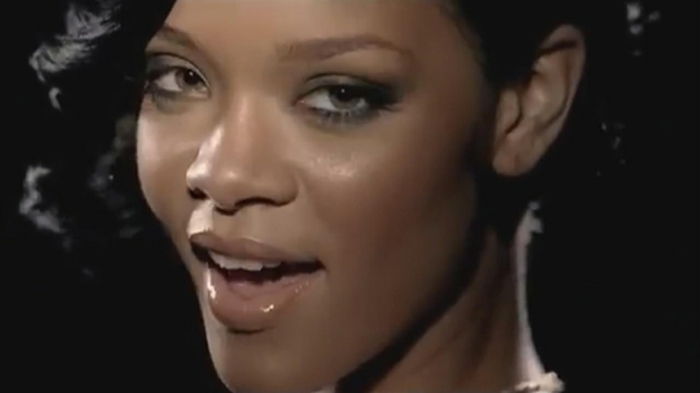 Rihanna kort hår frisyren från paraply eller paraplyens musikvideo