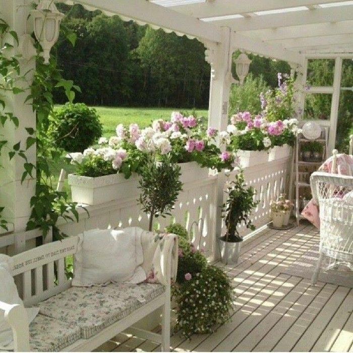 romantiskt-veranda-land stil-vackra-blommor