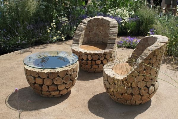 rustikk hagemøbler stol-med-en-round-table