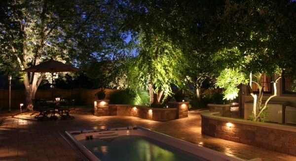vakker-belysning-i-hagen-eksteriør-design-ideer