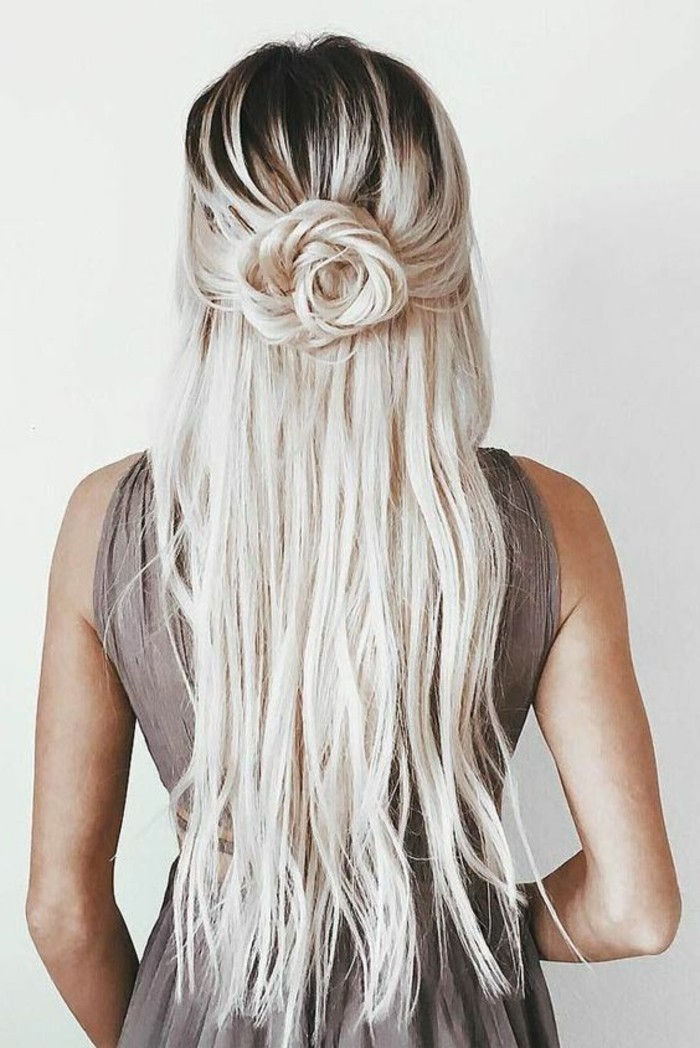 vackra hår-frisyrer-blonde-long-hair-rose-hair-for-kvinnor-beige klänning