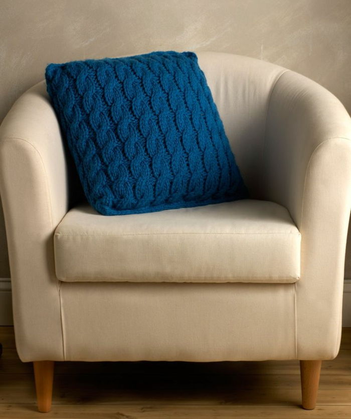 lepa stol-bež barve, vzglavnik pletene model v modro-pletene prepletena vzorec