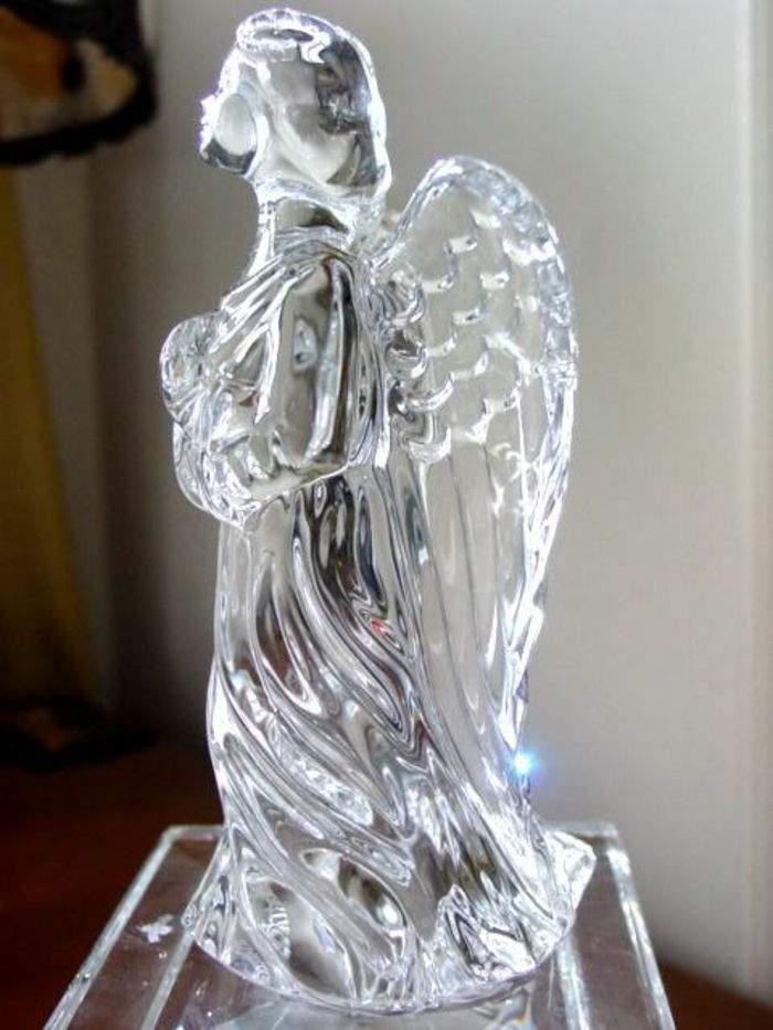 angelas sargas statulėlės kristalų konkursas