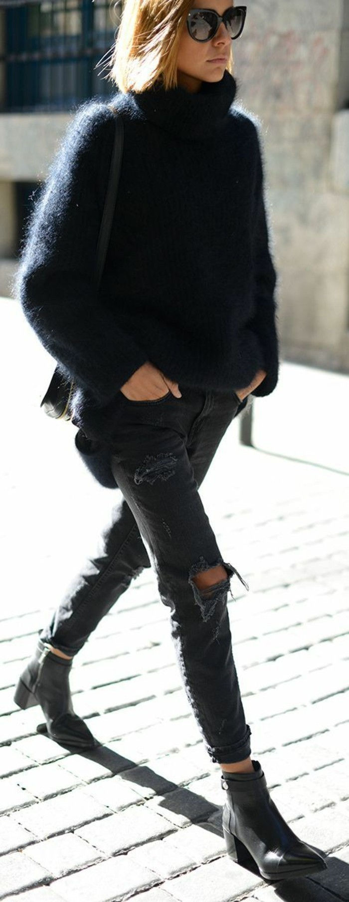 black-fluffiga tröja-jeans-med härjade-svart-jeans