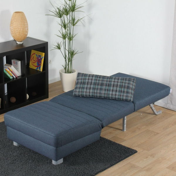 armchair-dyronna-with-sleep-function-um gabinete preto ao lado