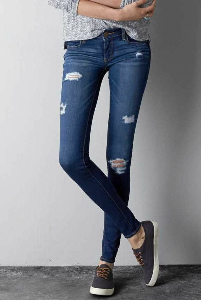 skinny-jeans-damskie dżinsy-z-Tore-buty sportowe