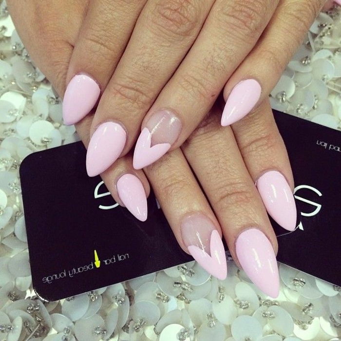 gel naglar pekade rosa eleganta och subtila färg hjärta dekoration deco idéer för vackra naglar