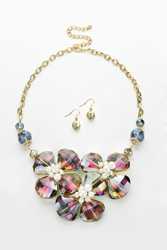 luxe casual kleding ketting met grote elementen van deco kralen in de vorm van bloemen sieraden
