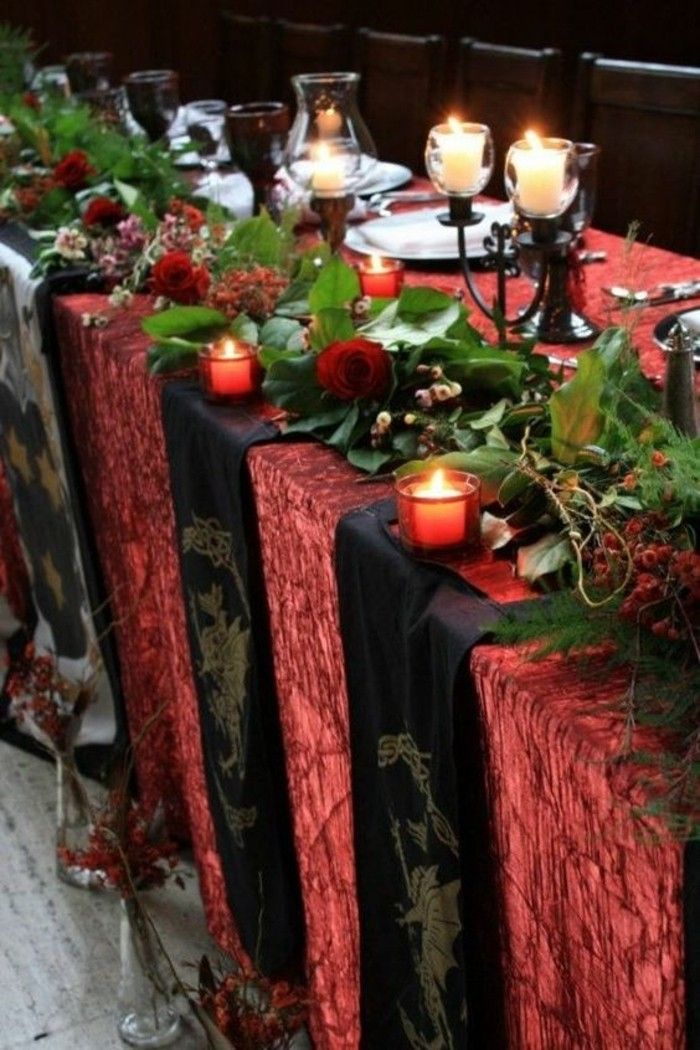 Elegantna rdeča miza dekoracijo za poroko-v-srednjeveškem slogu